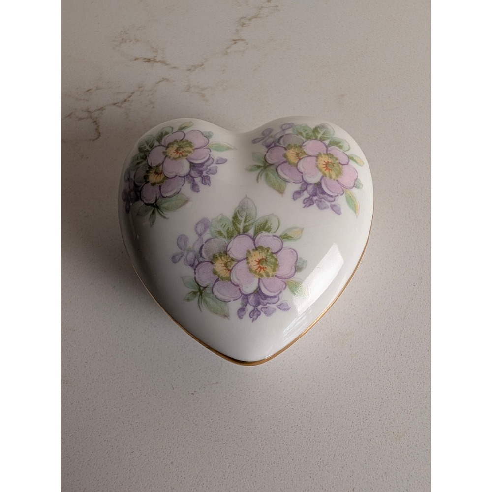 Royal Tara Irish Fine Bone China Heart Trinket Box Gold Trim Galway Ireland